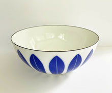 Load image into Gallery viewer, Cathrine Holm MCM Large White & Blue Lotus Mixing Bowl 11"