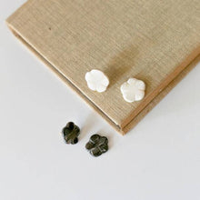 Load image into Gallery viewer, Flower Studs in White