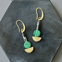 Load image into Gallery viewer, JLTE19 malachite and black earrings
