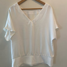 Load image into Gallery viewer, NWT Trina Turk White Newport Top - XL
