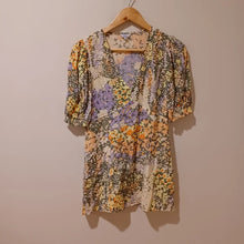 Load image into Gallery viewer, Rails Floral Short Sleeve V-Neck Dress - Medium
