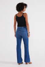 Load image into Gallery viewer, Ética Dark Wash Modern Flare Jeans

