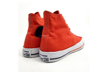 Load image into Gallery viewer, Red Converse Hightops - Size 9
