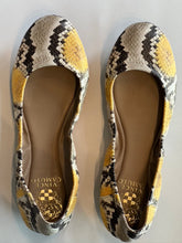 Load image into Gallery viewer, Vince Camuto &quot;Ellen&quot; Snakeskin Flats- 7
