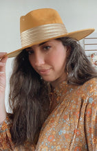 Load image into Gallery viewer, Mustard Metallic Band Wool Hat
