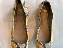 Load image into Gallery viewer, Vince Camuto &quot;Ellen&quot; Snakeskin Flats- 7
