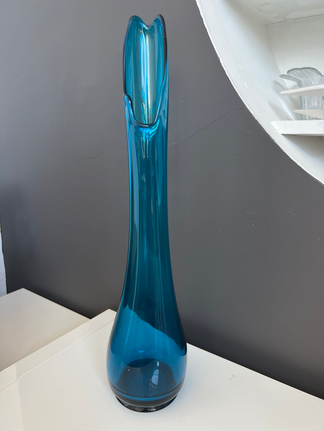 L E Smith Vintage Blue Smooth Simplicity Swung Vase