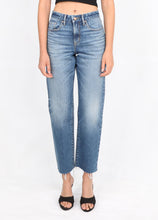 Load image into Gallery viewer, Sustainable Hight Rise Straight Crop Jeans
