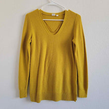Load image into Gallery viewer, Gap V Neck &quot;Brooklyn&quot; Mustard Knit Long Sleeve- S
