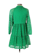 Load image into Gallery viewer, J. Crew Kelly Green Eyelet tiered 3/4 Sleeve Dress - XS
