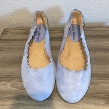Load image into Gallery viewer, Thrifted Scalloped Suede Flats
