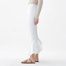 Load image into Gallery viewer, Citizens of Humanity Drew Flounce White Jeans - Size 31
